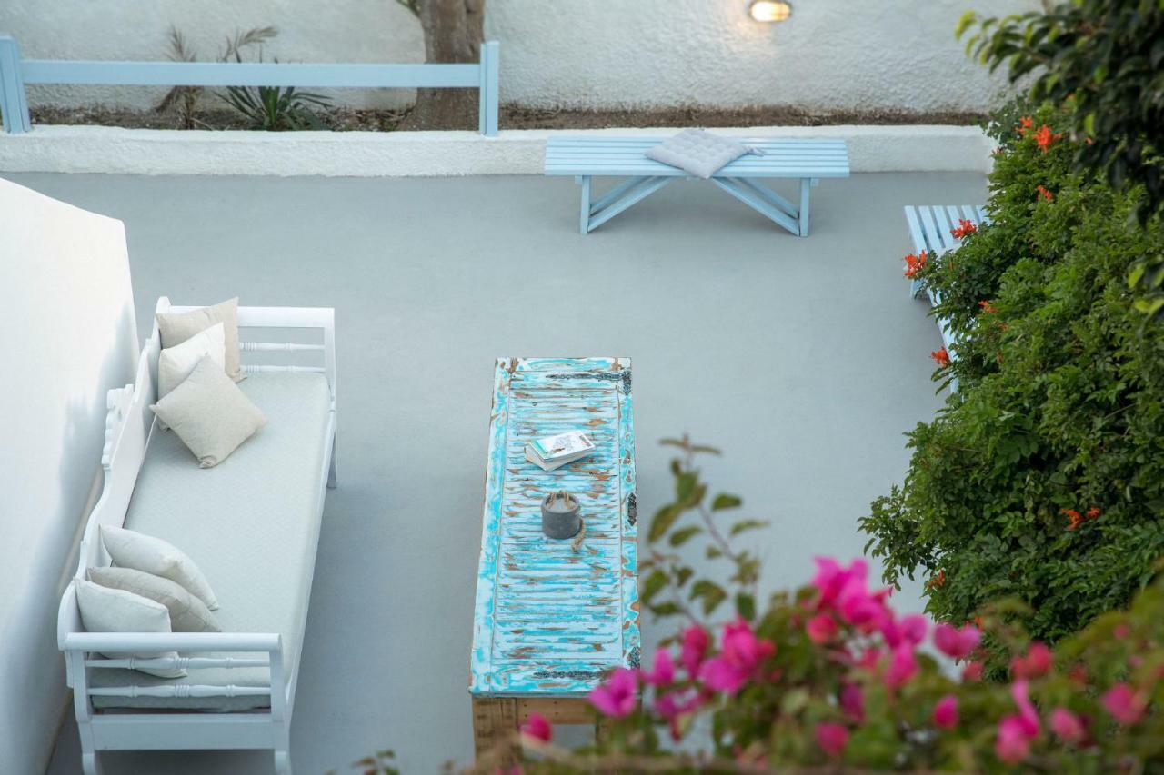 Light Blue Window Kamari Apartment Bagian luar foto