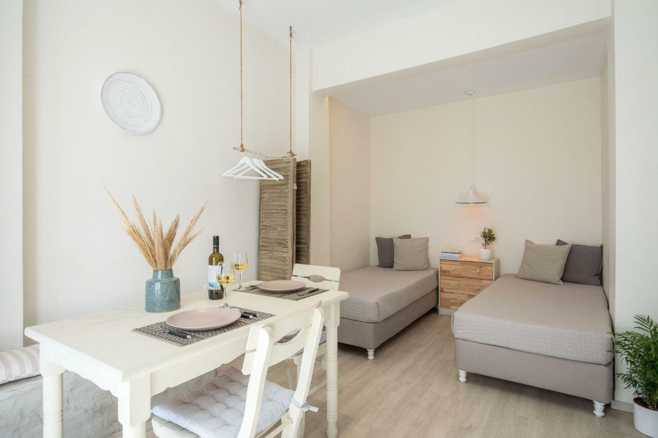 Light Blue Window Kamari Apartment Bagian luar foto